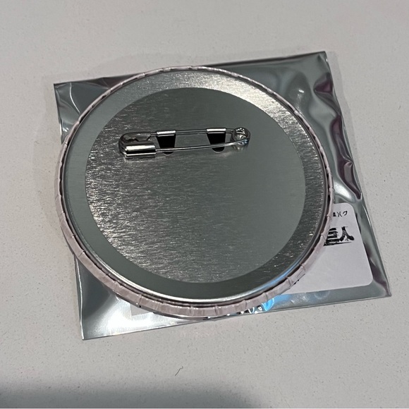 Attack on Titan Connie Springer GraffArt Can Badge Shingeki no Kyojin Douwa ver - Picture 3 of 4